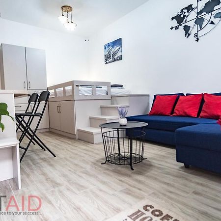 B17 Apartment - Hostaid Budapest Exterior photo