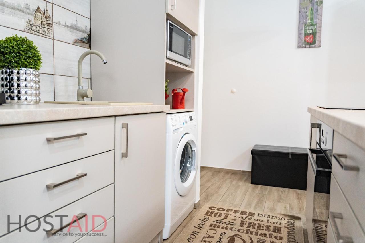 B17 Apartment - Hostaid Budapest Exterior photo