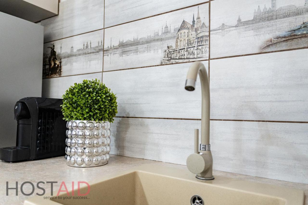 B17 Apartment - Hostaid Budapest Exterior photo